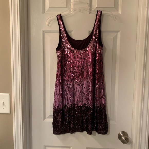 Beautiful pink sequined dress - Picture 4 of 5